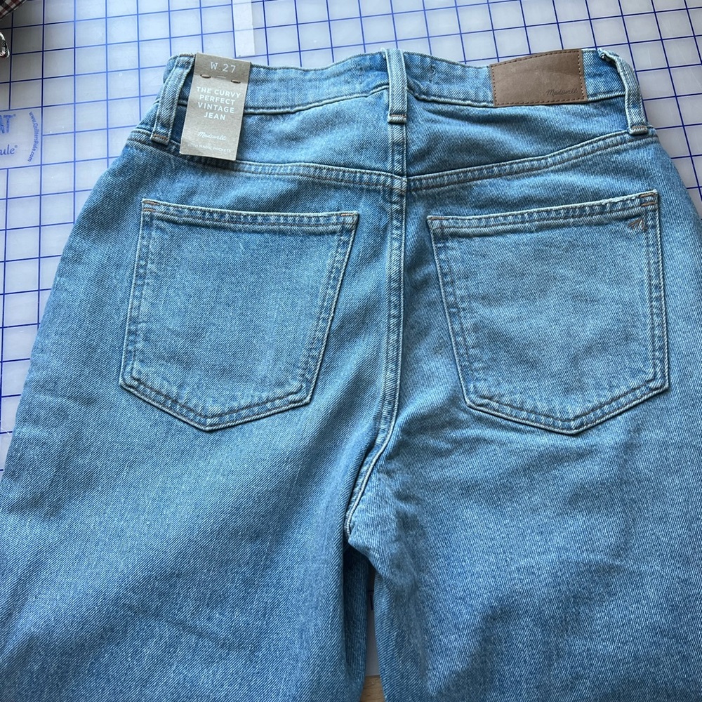 NWT Size 27 Madewell Curvy Perfect Jean in Coney Wash: destroyed edition - Picture 4 of 7